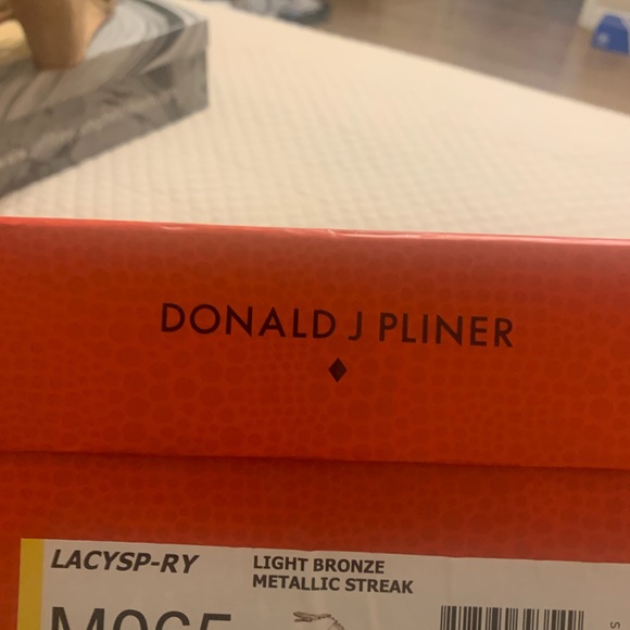 Donald J Pliner sandals 61/2 M. Light bronze metallic - Picture 6 of 6